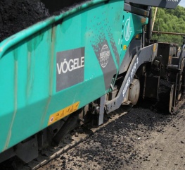 Закругзка материала в асфальтоукладчик